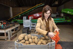 boerin anaal rijp|Boerin Eveline: ‘Ik wist van niks, hij legde me uit wat ...